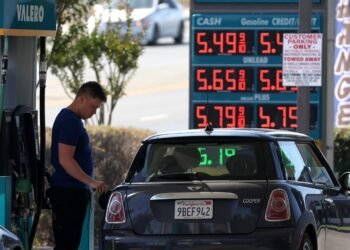 Even higher-income Americans are turning pessimistic as Iran war ratchets up financial anxiety