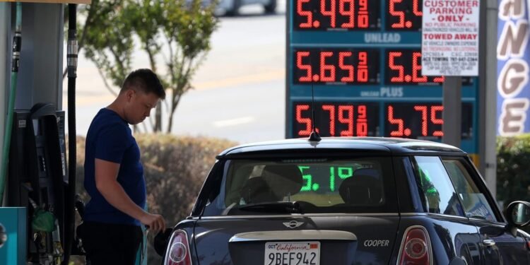 Even higher-income Americans are turning pessimistic as Iran war ratchets up financial anxiety