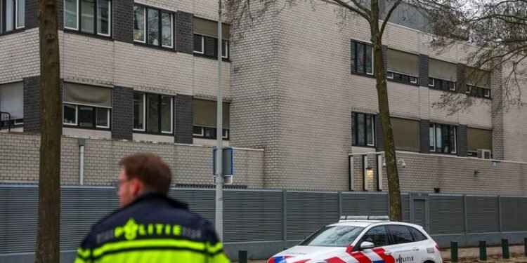 Explosion lightly damages Jewish school in Amsterdam