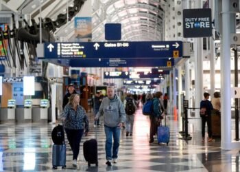 FAA seeking steeper cuts in flights at Chicago O’Hare airport, sources say