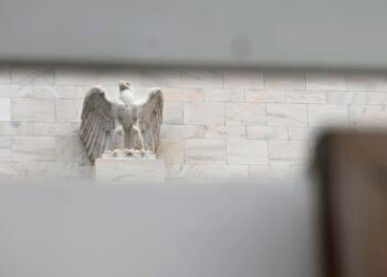 Fed still expects to cut rates once this year despite spiking oil prices