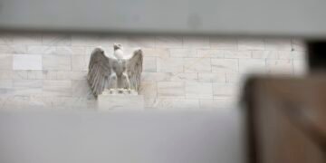 Fed still expects to cut rates once this year despite spiking oil prices