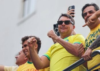 Flavio Bolsonaro draws even with Lula in Brazil election matchup, Datafolha shows