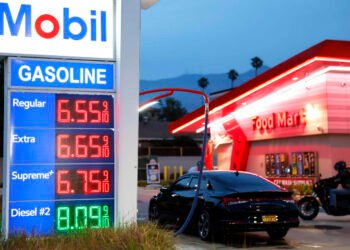 Gas prices reach $4 per gallon for the first time in nearly four years