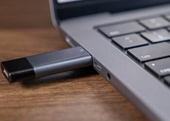 How to Use Almost Any Computer Without Leaving a Trace