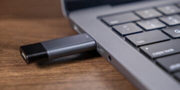 How to Use Almost Any Computer Without Leaving a Trace