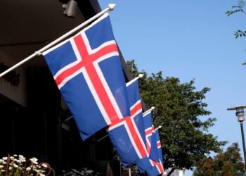 Iceland plans now or never referendum on EU negotiations