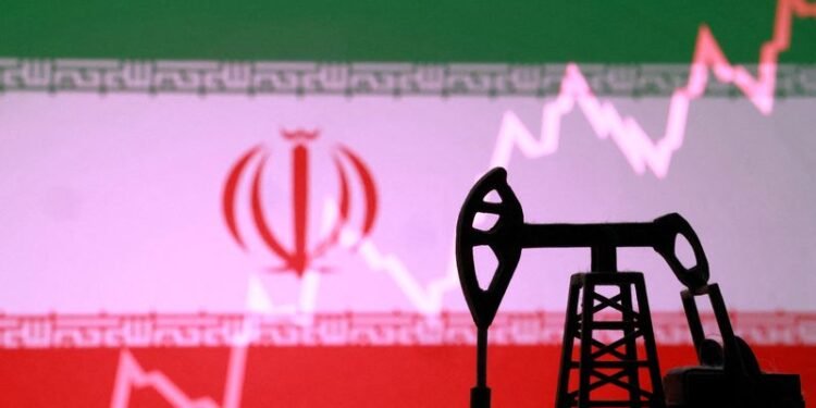 Investors, US crude producers scramble to lock in oil price spike 