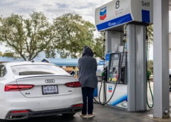 Iran war disrupts oil prices; consumers may be 'hammered': economist