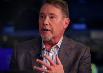 Jeffrey Gundlach says it's a ‘going nowhere’ market, warns of private credit strains