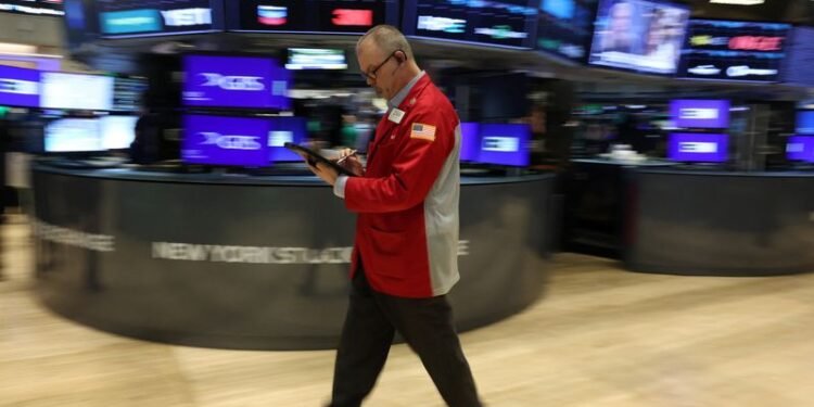 Middle East conflict drives investors into money market funds