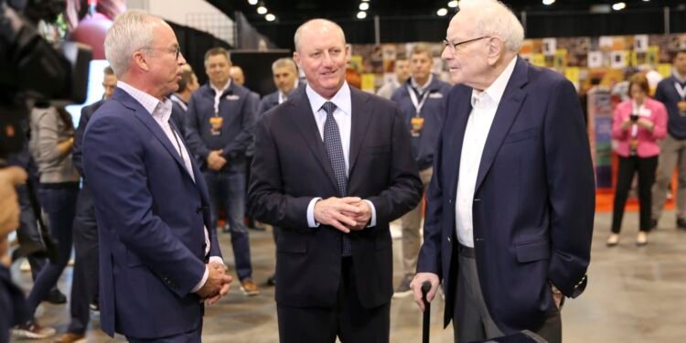 New Berkshire Hathaway CEO still talks with Warren Buffett nearly every day