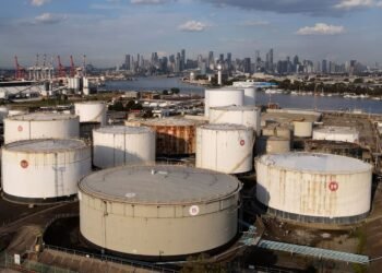 Oil climbs after Trump issues Iran 48-hour ultimatum