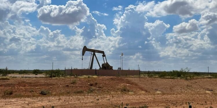 Oil prices drop as U.S. crude inventories show an increase