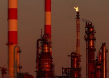 Oil prices to rise further on Monday as Mideast war escalates