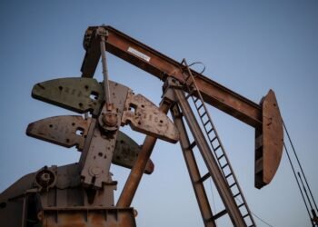 Oil rises as markets assess supply risk after Iran denies US talks