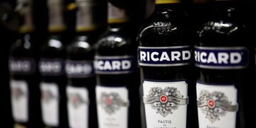 Pernod-Ricard shares pare losses as market digests merger talks 