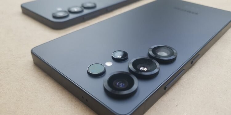 Samsung Now Officially Supports AirDrop, but Only for These Devices