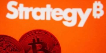 Strategy CEO Phong Le sells 3,299 shares for over $456,000