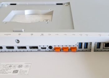 The Best Ways to Make Use of Those Spare USB Ports on Your TV or Monitor