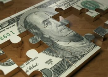 The S&P 500 just broke a major support. Another 10% decline is likely.