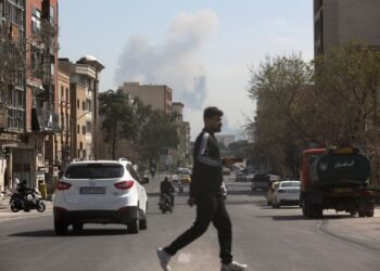 Trump urges Iranian Kurds to attack Iran as war widens