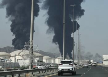 U.S. stock futures dip, oil climbs again as investors brace for escalation of Iran conflict