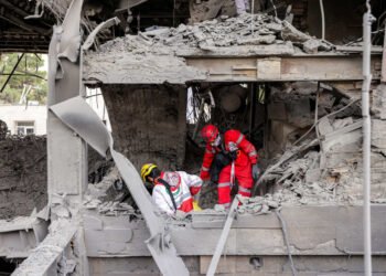 U.S. stock futures sink, oil prices surge as Iran war shows no signs of letting up