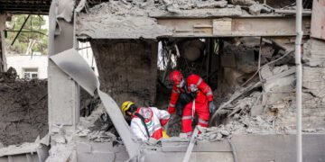 U.S. stock futures sink, oil prices surge as Iran war shows no signs of letting up