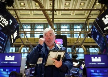 Wall St futures fall as Middle East conflict stokes inflation worries