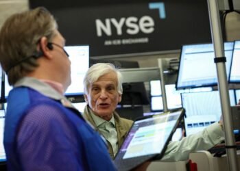 Wall St futures gain as oil prices ease; Fed outlook in focus
