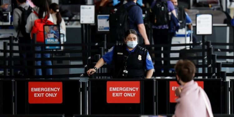 White House weighs sidestepping Congress to pay TSA officers, Washington Post reports