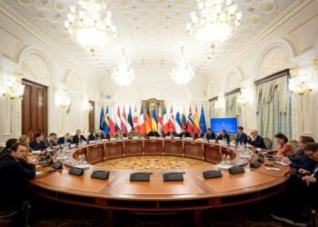 Zelenskiy urges allies to keep up pressure on Russia ahead of talks with US