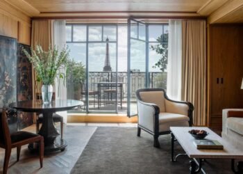 11 Paris Hotels Within Walking Distance of the Eiffel Tower