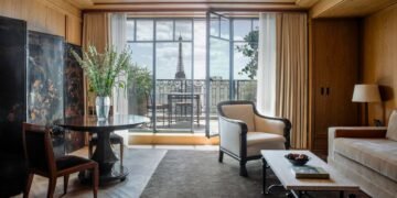 11 Paris Hotels Within Walking Distance of the Eiffel Tower