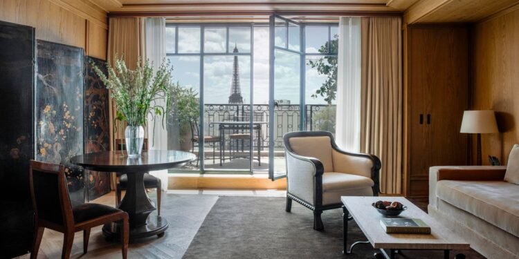 11 Paris Hotels Within Walking Distance of the Eiffel Tower