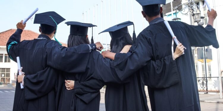 AI fears may drive more young adults to grad school, reports show