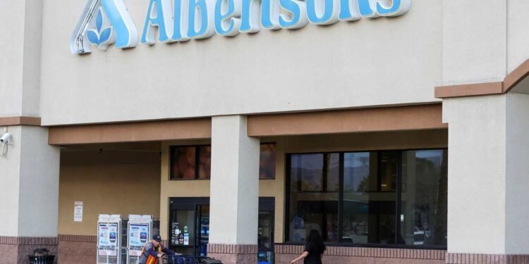 Albertsons cites slower GLP-1 growth, higher gas prices for a sales miss and downbeat outlook