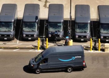 Amazon, USPS strike a deal — showing they still need each other despite threats of big delivery cuts