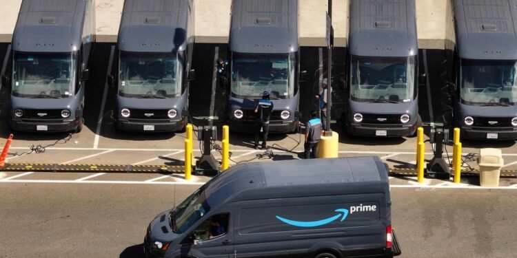 Amazon, USPS strike a deal — showing they still need each other despite threats of big delivery cuts