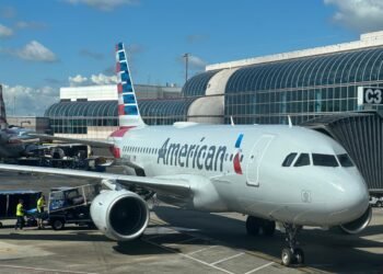 American Airlines sees fuel prices rising 45% this quarter, but travel demand keeps growing