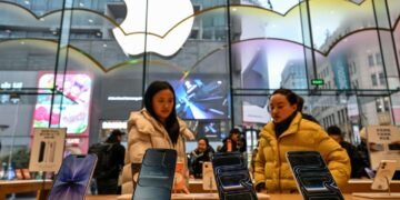 Apple is defying a global smartphone slump, as shown through this first-time feat