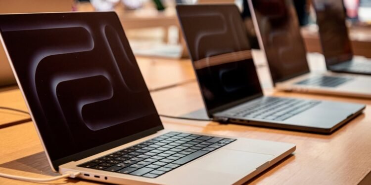 Apple's Touchscreen MacBook Might Be Delayed