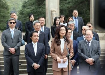 Birds not missiles should fly in the skies, Taiwan opposition leader says in China