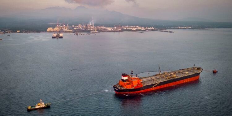 Brent oil futures fall as low as $98 ahead of Trump’s address on Iran war