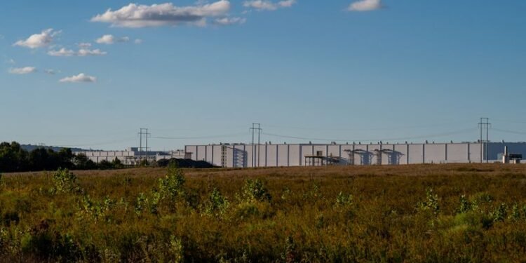 Carmakers navigating the costly and tricky transition to battery storage systems