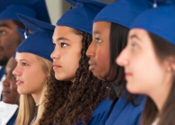 College students may owe $43,000 in student loans by graduation: study