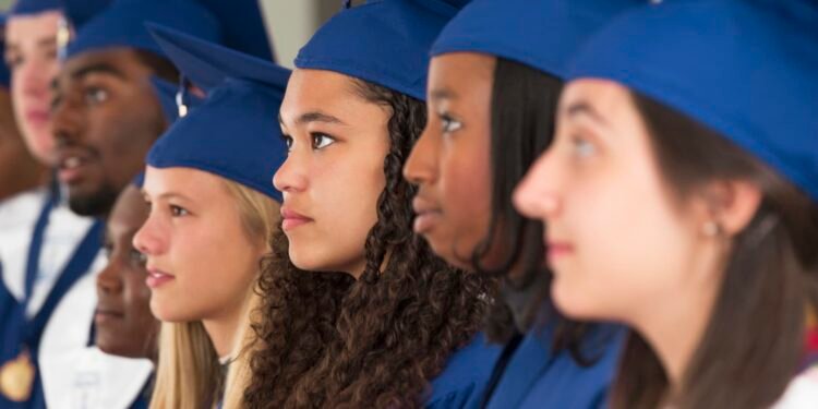 College students may owe $43,000 in student loans by graduation: study