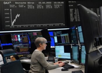 European shares slide on Mideast worries; ECB, BoE in focus