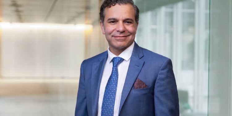 A former head of legal from JP Morgan Asset Management's (JPAM) has joined legal firm Akin in its corporate finance practice.